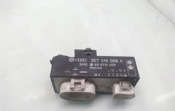 Volkswagen Golf III Coolant fan relay 357919506A