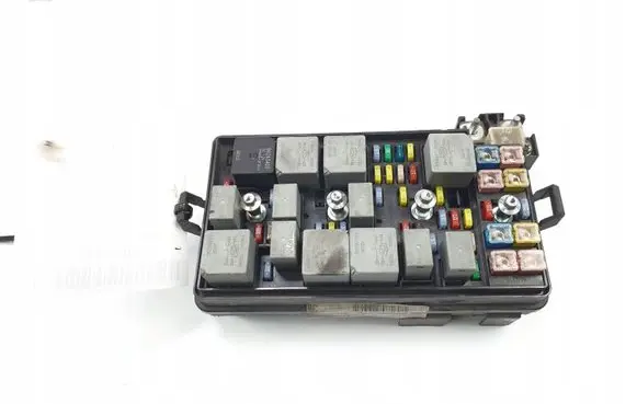 Chevrolet Epica Relay mounting block 96647287