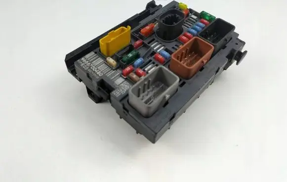 Peugeot Partner Fuse module 9666700480