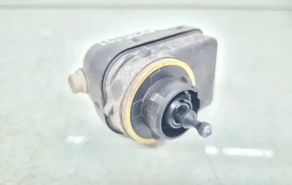 Headlight level adjustment motor