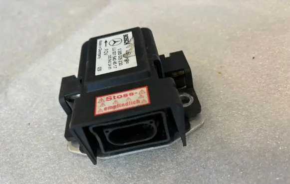 Mercedes-Benz E W210 ESP acceleration yaw rate sensor A0265005230 0265005230