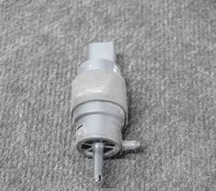 Audi A7 S7 4G Windscreen/windshield washer pump 8K5955647