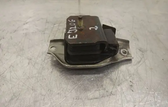 Subaru Impreza I Engine mount bracket 41022FA090