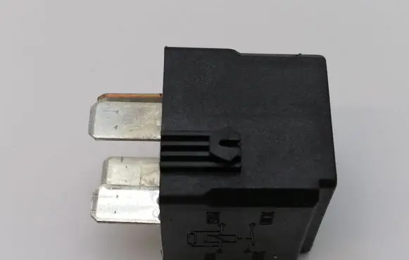 Mercedes-Benz A W168 Other relay A0025421319 4RA00779100