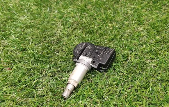 Hyundai Santa Fe Tire pressure sensor 529333N000 529332M550