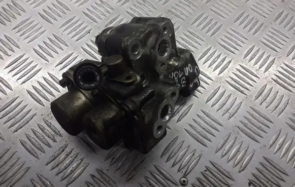 Volvo S40, V40 Fuel injection high pressure pump MD351017