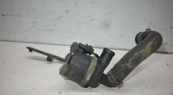 Volkswagen Tiguan Electric auxiliary coolant/water pump 5N0965561A