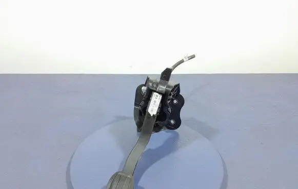 Chevrolet Combo Accelerator throttle pedal 9820886180