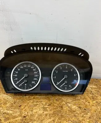 BMW 5 E60 E61 Speedometer (instrument cluster) 6952897 A0R60030 V114855