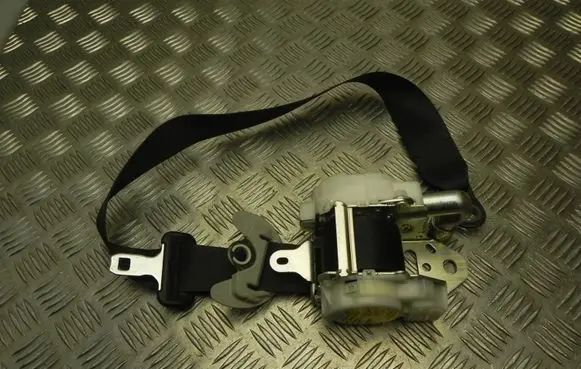 Lexus IS 220D-250-350 Front seatbelt 7M8750P M4443