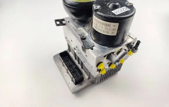 Mercedes-Benz E W211 ABS Pump A0054319712 0265250111 0265960035