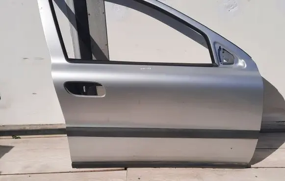 Volvo V70 Front door