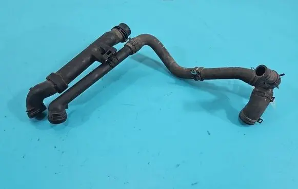 Engine coolant pipe/hose