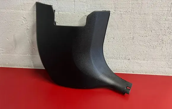 Foot area side trim