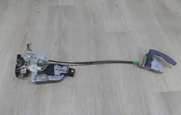 Mitsubishi Canter Front door lock 41971