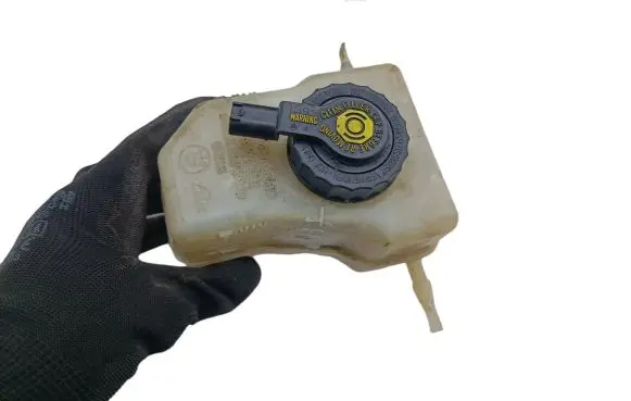 BMW 3 E90 E91 Brake fluid reservoir 