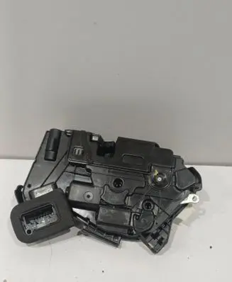 Volkswagen Passat Alltrack Front door lock 5E1837016 A097476