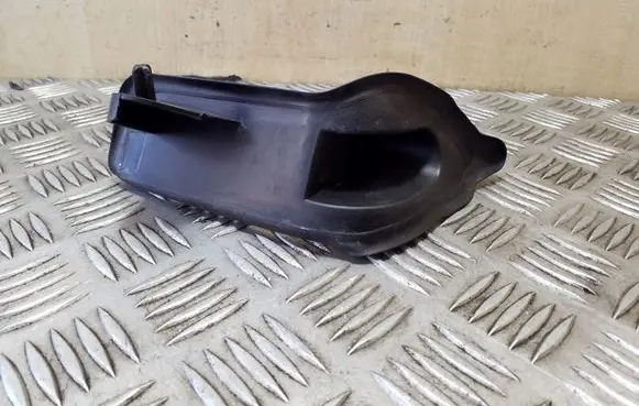 Fender mounting bracket