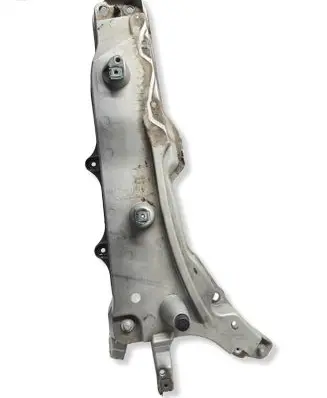 Volvo XC90 Fender mounting bracket 31391778