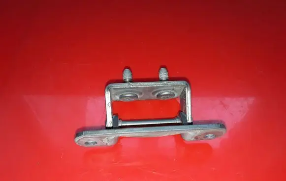 Subaru Outback Tailgate/trunk/boot hinge NOCODE