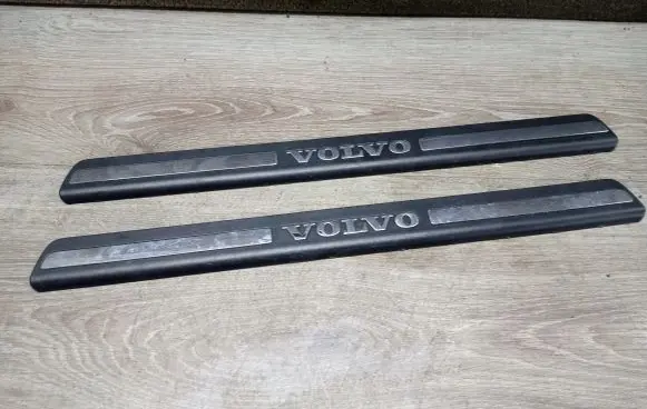 Volvo XC70 Front sill trim cover 8659960