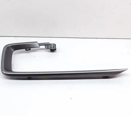 Dashboard glove box trim
