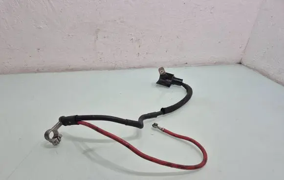 Volkswagen Tiguan Positive cable (battery) 