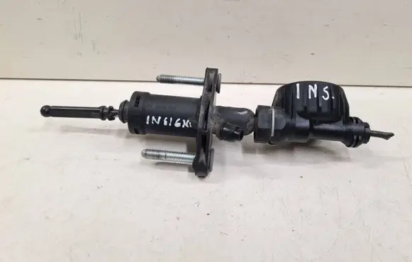 Opel Insignia A Clutch master cylinder 55561915 FM27001F