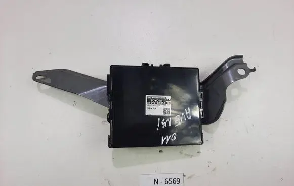 Toyota Avensis T270 Power management control unit 8969005050