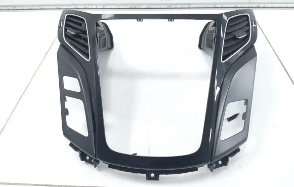 Hyundai i40 Radio/GPS head unit trim 847403Z000