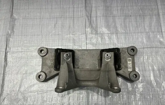 Alfa Romeo Giulia Gearbox mounting bracket 50548492