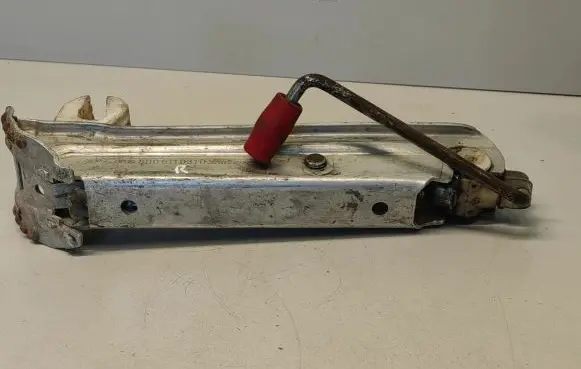 Audi A6 S6 C5 4B Lift Jack 8D0011031D