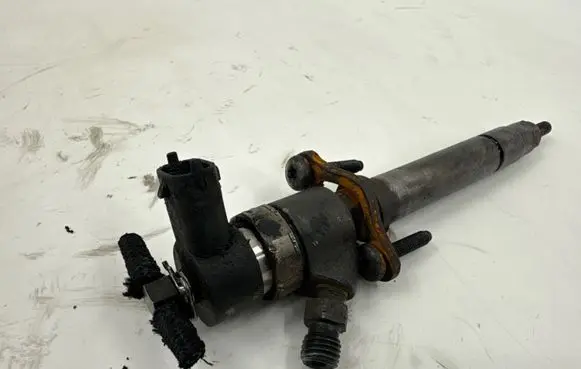 Fuel injector