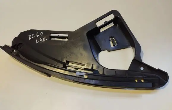 Headlight/headlamp mounting bracket