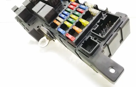 Volvo V70 Fuse module 8637841 518717004 9441161