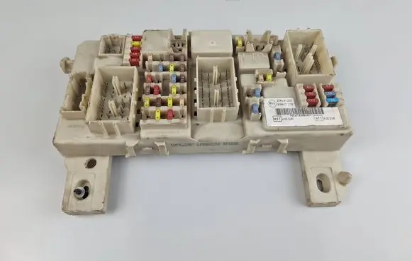 Ford C-MAX I Fuse box set 7M5T14A073FC