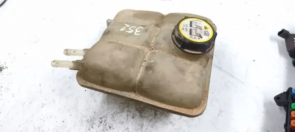 BMW 5 E60 E61 Coolant expansion tank/reservoir 3M5H8K218