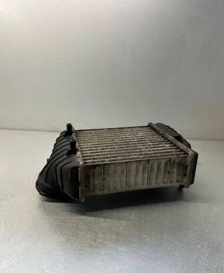 Volkswagen PASSAT B5.5 Intercooler radiator 3B0145805J