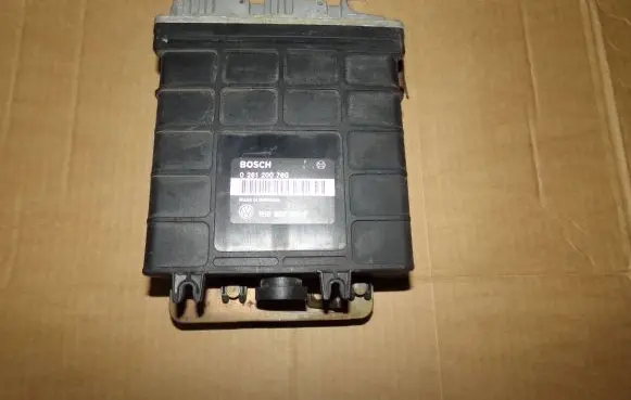Volkswagen Golf III Engine control unit/module 0261200760