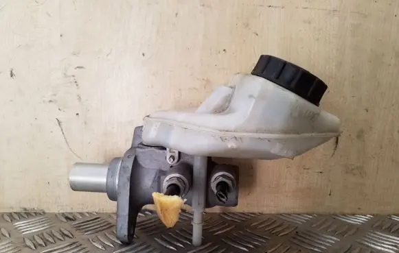 Land Rover Freelander 2 - LR2 Master brake cylinder