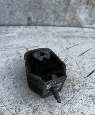 Mercedes-Benz B W245 Engine mount bracket A1692401317