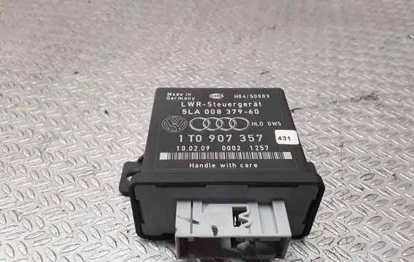 Volkswagen Jetta V Light module LCM 5LA00837960 1T0907357