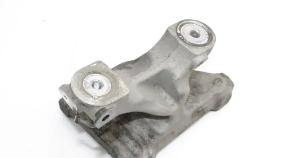 Honda CR-V Engine mounting bracket