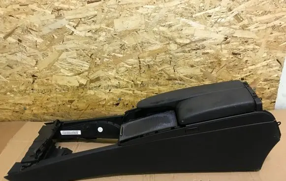 Mercedes-Benz C W204 Center console A2046800150