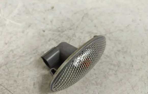 Toyota Verso Front fender indicator light 8173002080