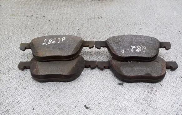 Ford C-MAX I Brake pads (front) 