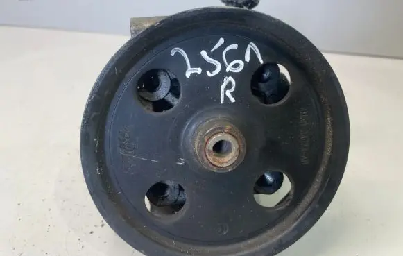Ford Focus Power steering pump 4M513A696AE