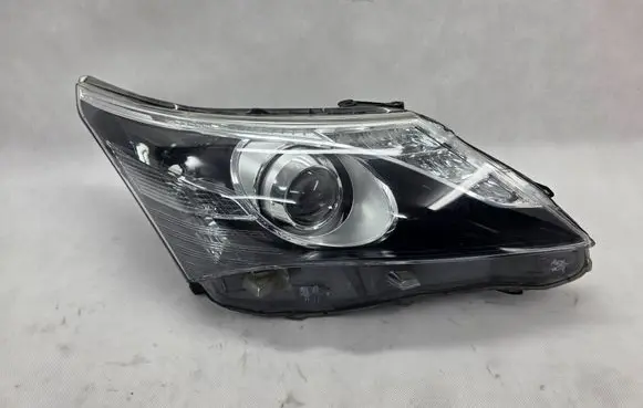 Toyota Avensis T270 Headlight/headlamp 0528