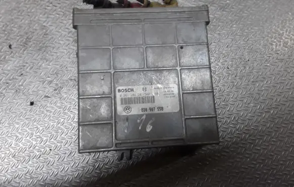 Volkswagen PASSAT B5 Engine control unit/module 8D0907558 0261204501