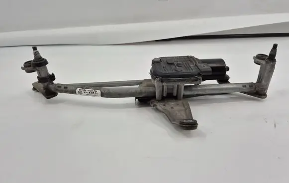 Volkswagen PASSAT B7 Front wiper linkage and motor 3AB955419